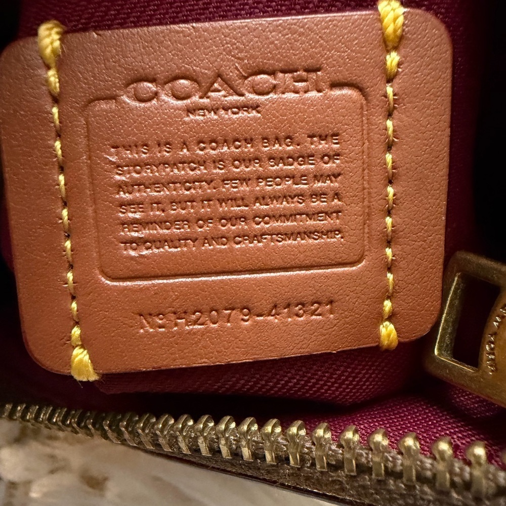 Coach Kitt Messenger Crossbody In Colorblock Signature Canvas Bag. NWOT - Picture 8 of 8
